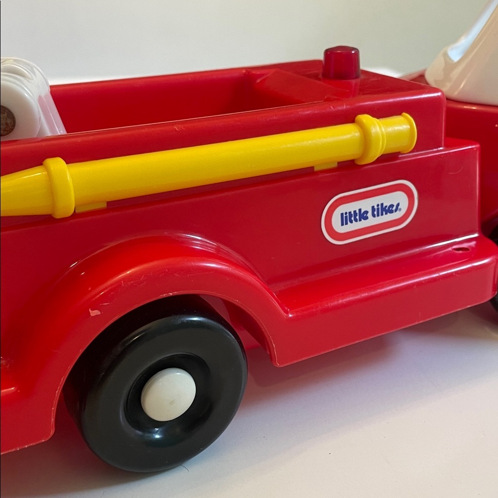 Little Tikes Toddle Tot Firetruck & 3 Toddle Tots - Picture 3 of 12